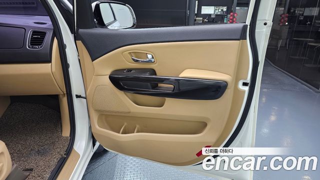Kia Carnival 9-seater Prestige 2017 — фото 25