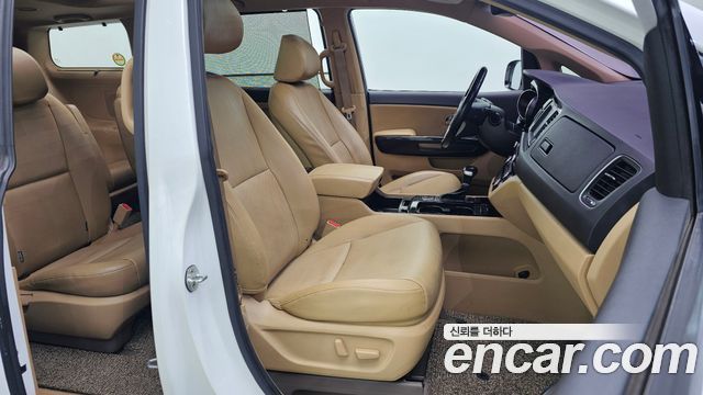Kia Carnival 9-seater Prestige 2017 — фото 26