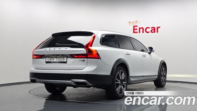 Volvo V90 Cross Country T5 Pro AWD 2019 — фото 2
