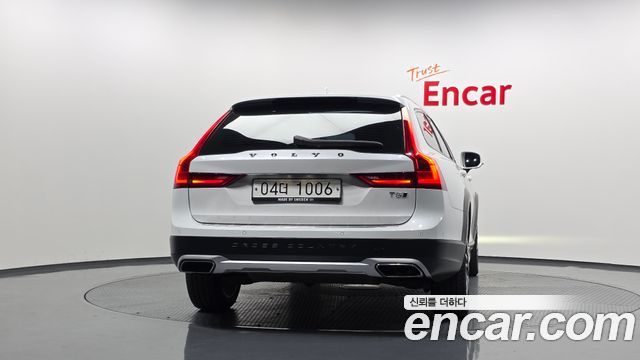 Volvo V90 Cross Country T5 Pro AWD 2019 — фото 4