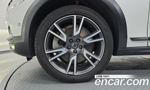 Volvo V90 Cross Country T5 Pro AWD 2019 — фото 5