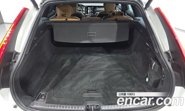 Volvo V90 Cross Country T5 Pro AWD 2019 — фото 18