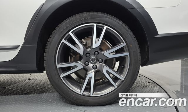 Volvo V90 Cross Country T5 Pro AWD 2019 — фото 21
