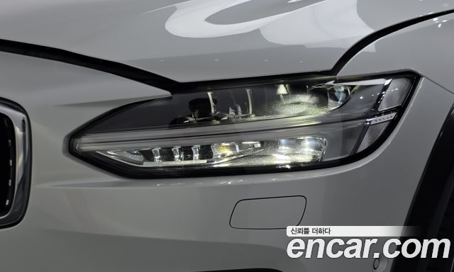 Volvo V90 Cross Country T5 Pro AWD 2019 — фото 22