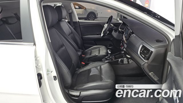 Kia Stonic Diesel 1.6 Prestige 2019 — фото 10