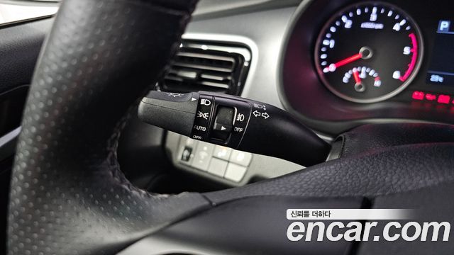 Kia Stonic Diesel 1.6 Prestige 2019 — фото 19