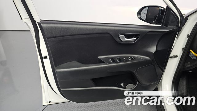 Kia Stonic Diesel 1.6 Prestige 2019 — фото 24