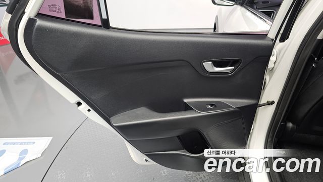 Kia Stonic Diesel 1.6 Prestige 2019 — фото 25