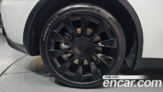 Tesla Model Y Long Range AWD 2021 — фото 21