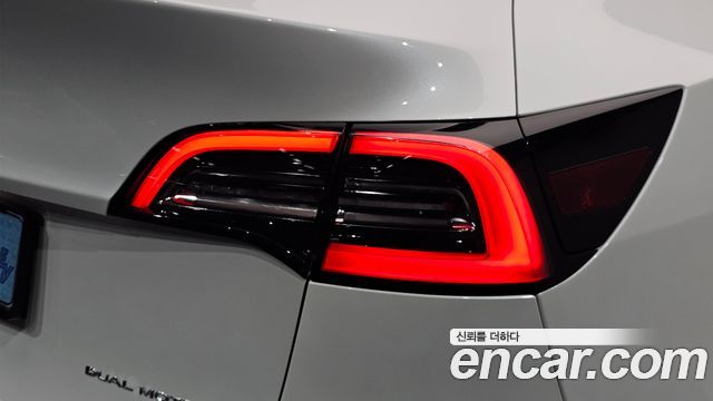 Tesla Model Y Long Range AWD 2021 — фото 23
