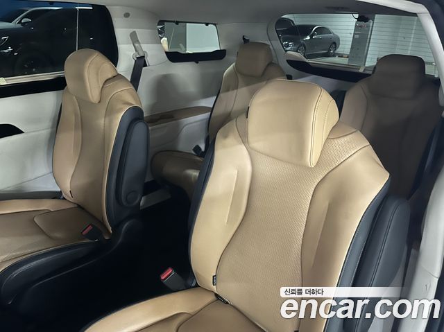 Kia Carnival (IV) Gasoline 9-seater Limousine(Special vehicle) 2022 — фото 22