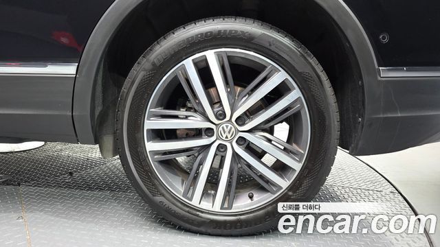 Volkswagen Tiguan Allspace 2.0 TDI Prestige 2020 — фото 21