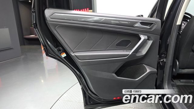 Volkswagen Tiguan Allspace 2.0 TDI Prestige 2020 — фото 25