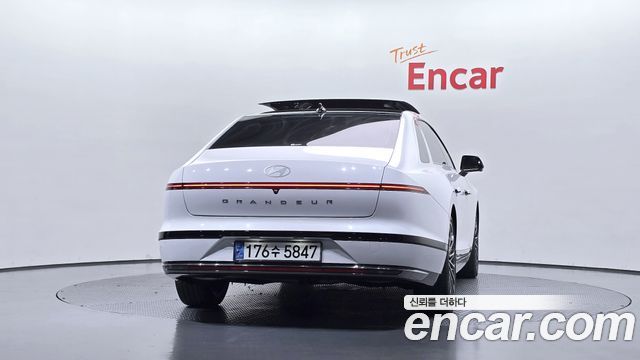 Hyundai Grandeur (GN7) 2,5 Gasoline 2WD Calligraphy 2023 — фото 4