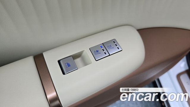 Hyundai Grandeur (GN7) 2,5 Gasoline 2WD Calligraphy 2023 — фото 18