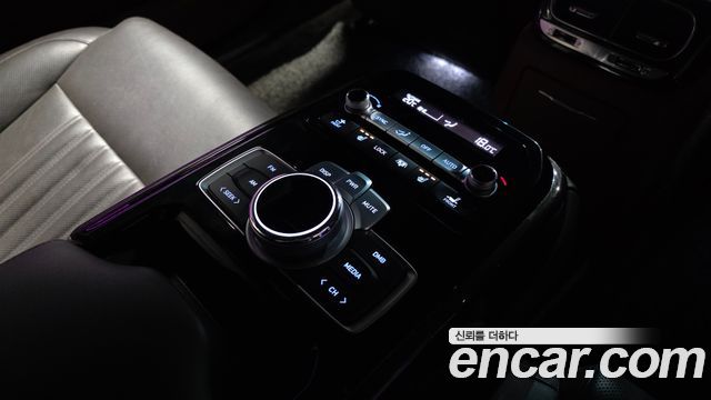 Genesis G90 3.8 Luxury 2019 — фото 29