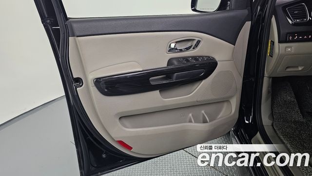 Kia Carnival 9-Seater Noblesse Special 2019 — фото 24