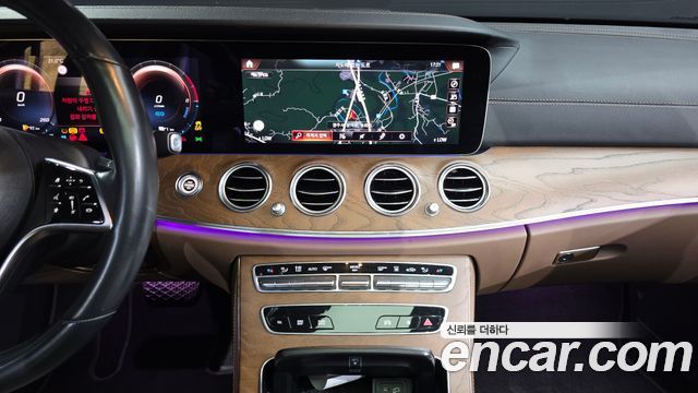 Mercedes-Benz E-Class (W213) E300e 4MATIC Exclusive 2021 — фото 13