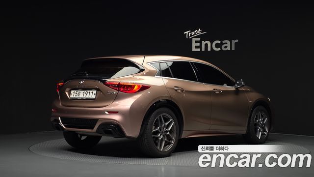 Infiniti Q30 2.0 Premium 2018 — фото 2