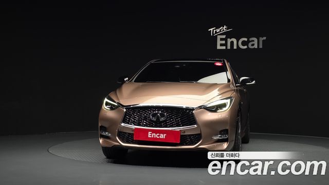 Infiniti Q30 2.0 Premium 2018 — фото 3