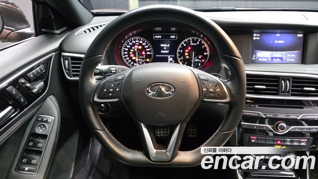 Infiniti Q30 2.0 Premium 2018 — фото 13