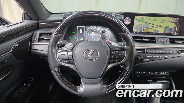 Lexus ES300h (VII) Executive 2020 — фото 14