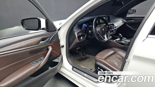 BMW 5 Series (G30) 520d xDrive M Sport Package Plus 2018 — фото 10