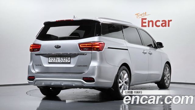 Kia Carnival Gasoline 7-Seater Limousine President 2019 — фото 2