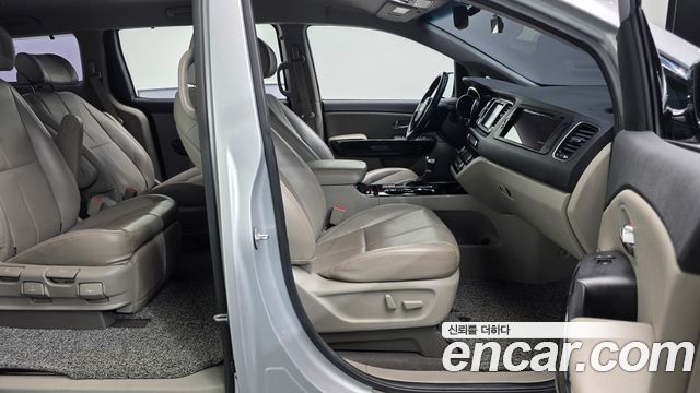 Kia Carnival Gasoline 7-Seater Limousine President 2019 — фото 11