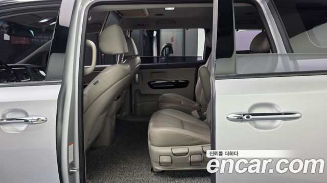 Kia Carnival Gasoline 7-Seater Limousine President 2019 — фото 12