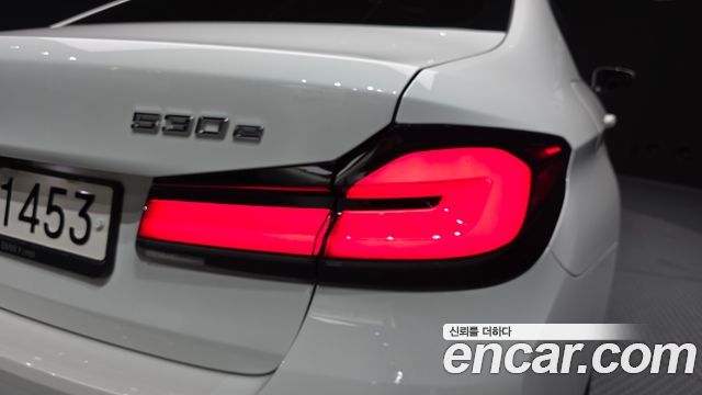 BMW 5 Series (G30) 530e Luxury 2021 — фото 23