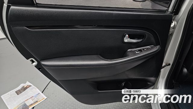 Kia Carens 2.0 LPi Prestige 2014 — фото 25