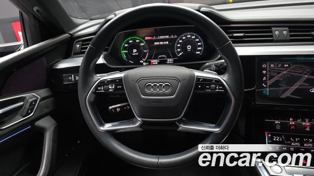 Audi e-tron 55 Quattro 2020 — фото 13