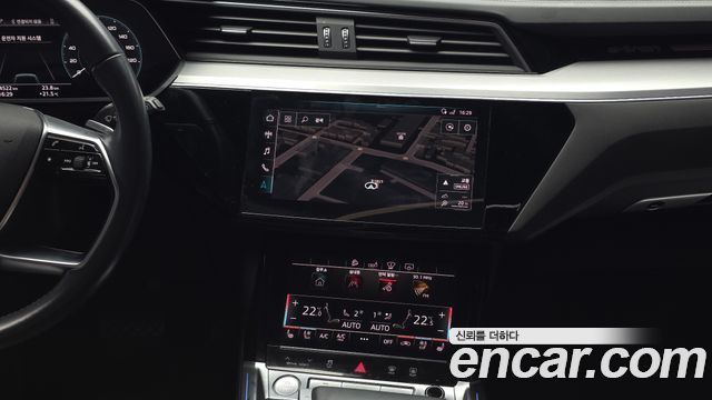 Audi e-tron 55 Quattro 2020 — фото 15