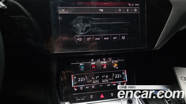 Audi e-tron 55 Quattro 2020 — фото 20