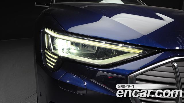 Audi e-tron 55 Quattro 2020 — фото 22