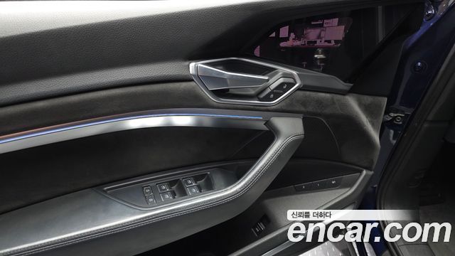 Audi e-tron 55 Quattro 2020 — фото 31