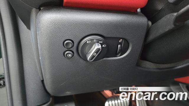 MINI Cooper S Convertible JCW 3rd 2020 — фото 17
