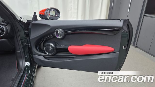 MINI Cooper S Convertible JCW 3rd 2020 — фото 25