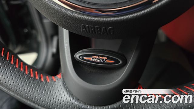 MINI Cooper S Convertible JCW 3rd 2020 — фото 30