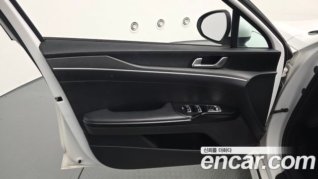 Kia K5 (III) 2.0 Prestige 2022 — фото 24