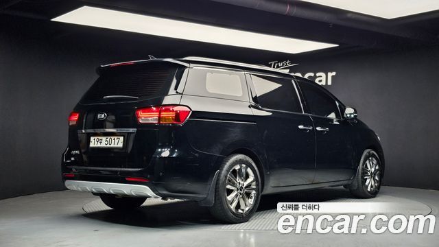 Kia Carnival 9-seater Prestige 2015 — фото 2