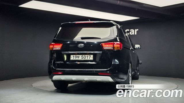 Kia Carnival 9-seater Prestige 2015 — фото 4