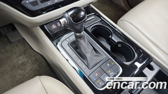 Kia Carnival 9-seater Prestige 2015 — фото 9