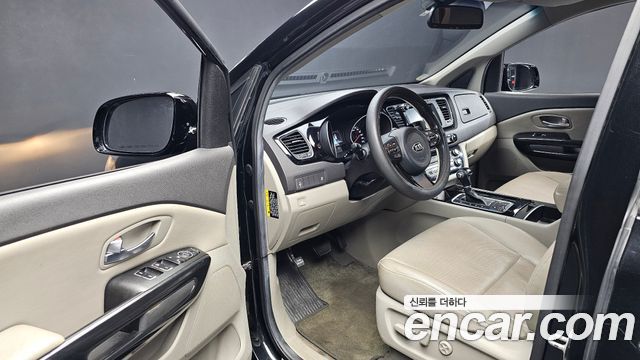 Kia Carnival 9-seater Prestige 2015 — фото 10