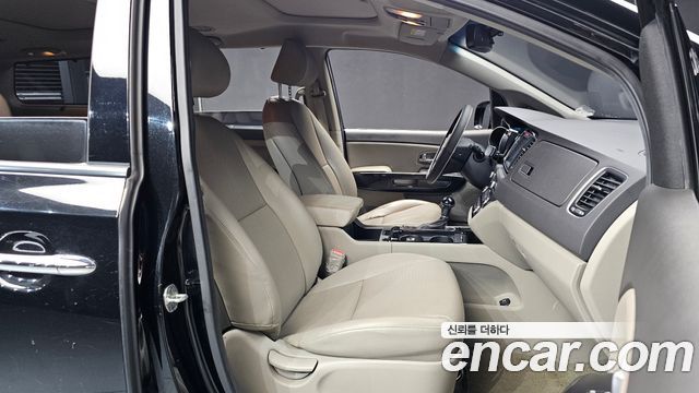 Kia Carnival 9-seater Prestige 2015 — фото 11