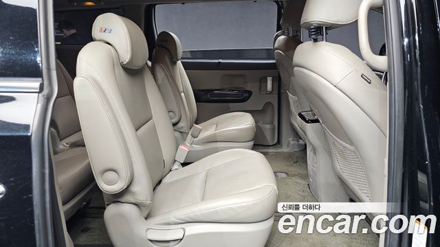 Kia Carnival 9-seater Prestige 2015 — фото 12