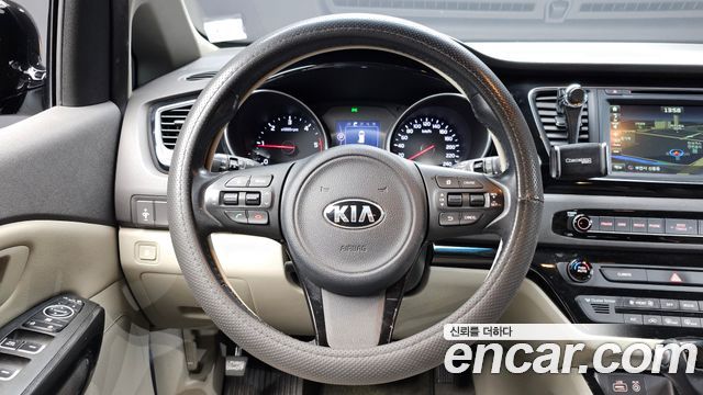 Kia Carnival 9-seater Prestige 2015 — фото 14