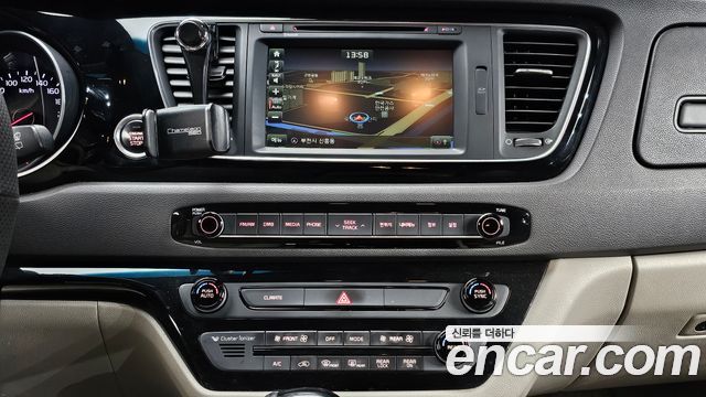 Kia Carnival 9-seater Prestige 2015 — фото 15