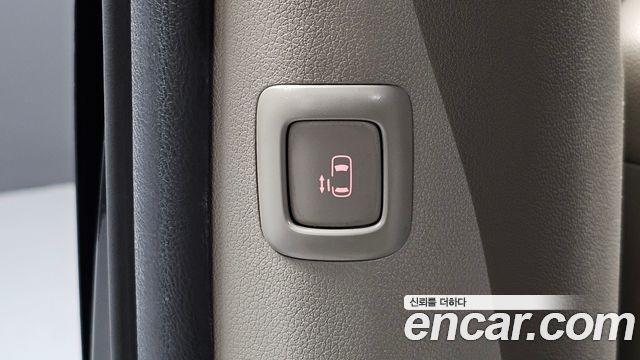 Kia Carnival 9-seater Prestige 2015 — фото 18